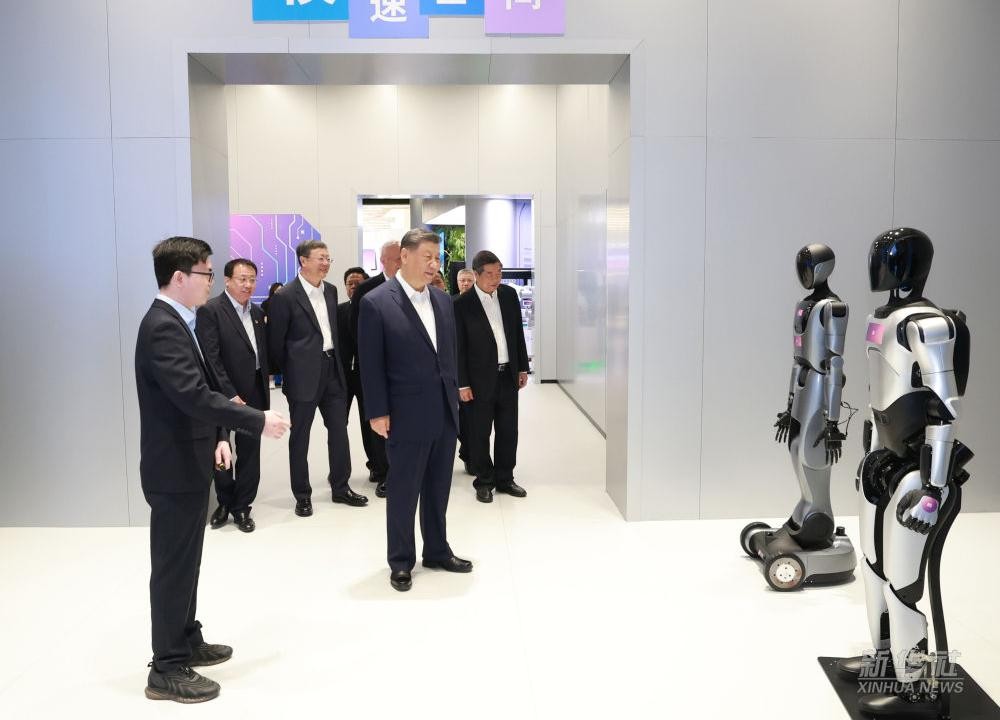 习近平总书记到上海调研，太阳成tyc代表具身智能行业汇报进展